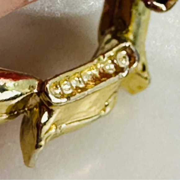 Vintage Circle Brooch Pins Crown Trifari and Gerrys Gold Tone Set of 2 5… - Picture 4 of 11